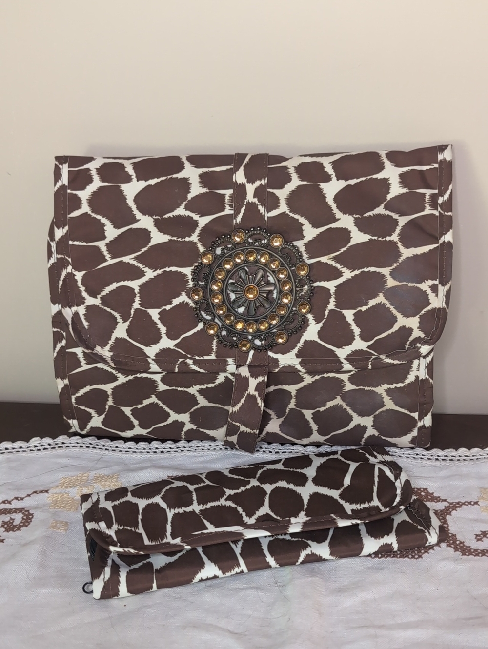 Large Tri-fold Giraffe Print Jewelry/Toiletries Organizer & Small Side Case